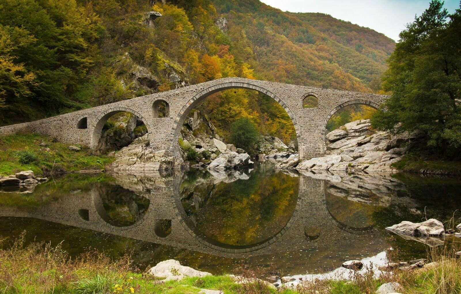 Дьявольский мост в горах Родопы